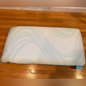 TEMPUR-Breeze King Pillow low